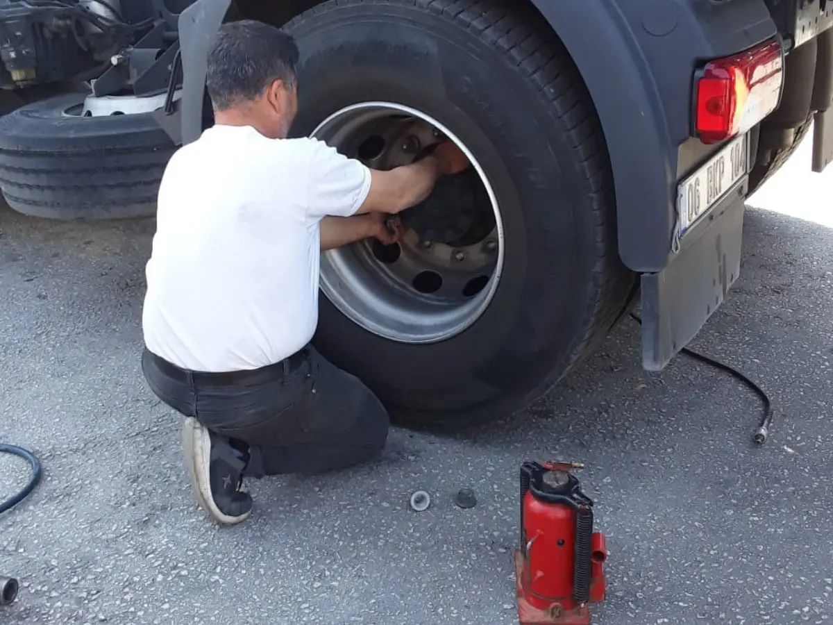 Genç Oto Lastikçi